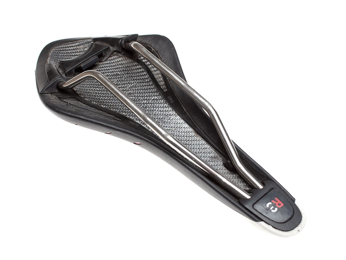 Fizik Arione Saddle - White 5 Fizik Arione Saddle - White - Image 3