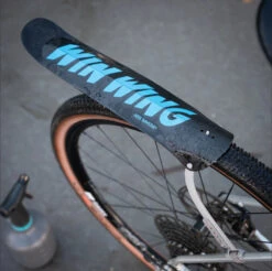 ASS SAVER WIN WING GRAVEL - LOGO